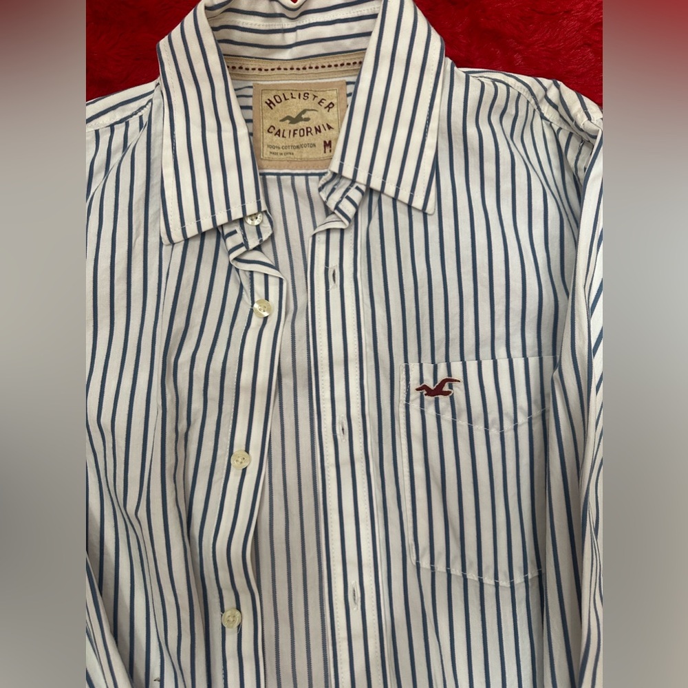 Hollister size medium button up - Picture 2 of 4